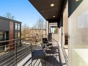 312 7th Lane S 33, Kirkland WA 98033