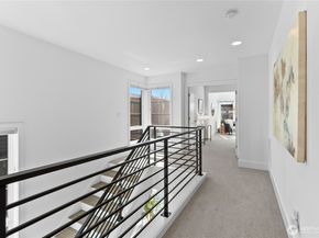 312 7th Lane S 33, Kirkland WA 98033