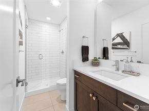 312 7th Lane S 33, Kirkland WA 98033