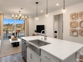 6901 NE 184th Lane 110, Kenmore WA 98028