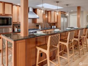 4437 Lake Washington Boulevard NE 302, Kirkland WA 98033