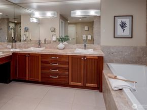 4437 Lake Washington Boulevard NE 302, Kirkland WA 98033