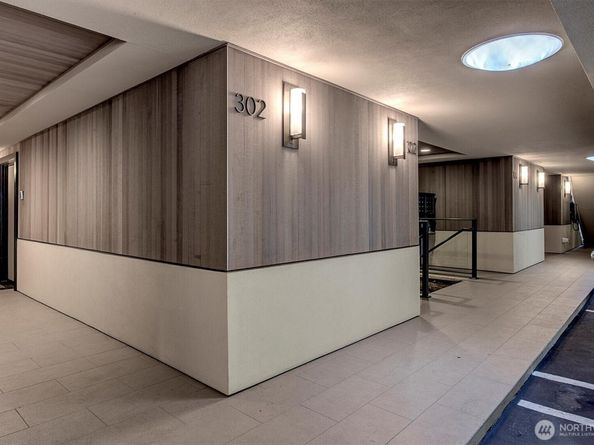 4437 Lake Washington Boulevard NE 302, Kirkland WA 98033