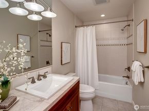 4437 Lake Washington Boulevard NE 302, Kirkland WA 98033