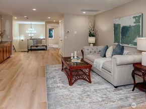 4437 Lake Washington Boulevard NE 302, Kirkland WA 98033