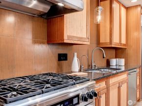 4437 Lake Washington Boulevard NE 302, Kirkland WA 98033