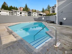 14210 NE 181st Place M202, Woodinville WA 98072