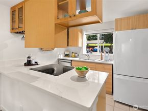 14210 NE 181st Place M202, Woodinville WA 98072