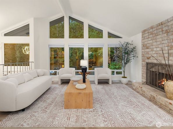 17014 NE 28th Place, Bellevue WA 98008