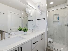 806 164th Street SW B3, Lynnwood WA 98037