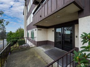 3421 SW Roxbury Street 401, Seattle WA 98126