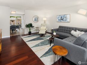 922 208th Ave NE, Sammamish WA 98074