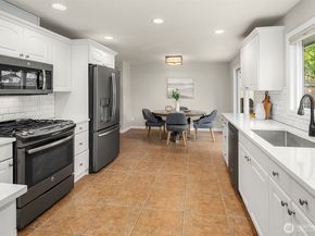 922 208th Ave NE, Sammamish WA 98074