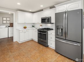 922 208th Ave NE, Sammamish WA 98074