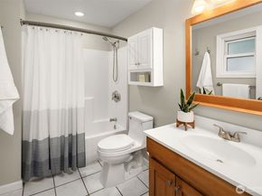 922 208th Ave NE, Sammamish WA 98074