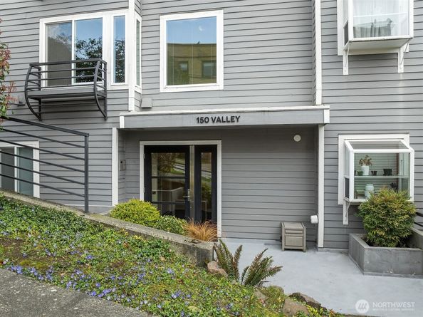 150 Valley Street 302, Seattle WA 98109