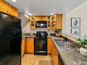 2414 1st Avenue 707, Seattle WA 98121