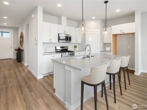 502 SW 97th St 3, Seattle WA 98106