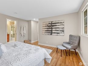 12412 NE 4th Place, Bellevue WA 98005