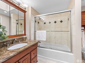 12412 NE 4th Place, Bellevue WA 98005