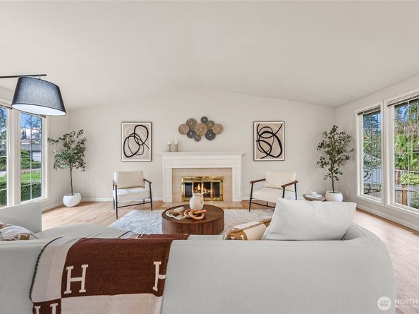 12412 NE 4th Place, Bellevue WA 98005