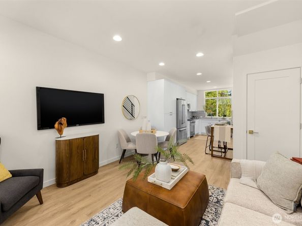 8333 H 12th Avenue NW, Seattle WA 98117