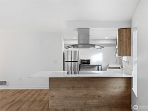 11920 98th Avenue NE 206, Kirkland WA 98034