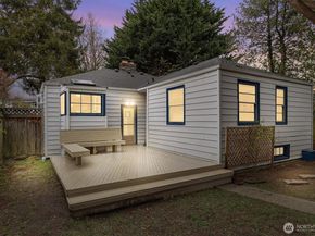 8060 Dibble Avenue NW, Seattle WA 98117