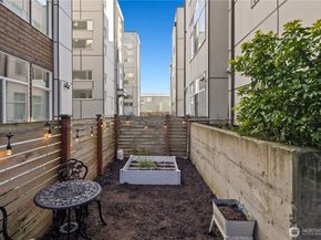 9242 A 17th Avenue SW, Seattle WA 98106