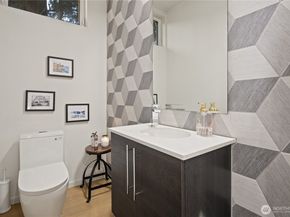 9242 A 17th Avenue SW, Seattle WA 98106