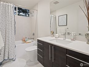 9242 A 17th Avenue SW, Seattle WA 98106