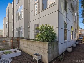 9242 A 17th Avenue SW, Seattle WA 98106