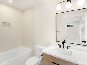 910 S 138th Street B, Burien WA 98168