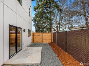 910 S 138th Street B, Burien WA 98168