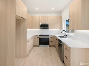 910 S 138th Street B, Burien WA 98168