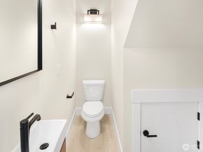 910 S 138th Street B, Burien WA 98168