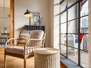 1106 NE 42nd 19, Seattle WA 98105