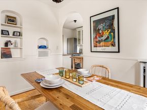 1106 NE 42nd 19, Seattle WA 98105