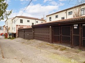 1106 NE 42nd 19, Seattle WA 98105