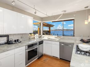 1621 10th Street W, Kirkland WA 98033