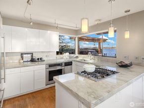 1621 10th Street W, Kirkland WA 98033