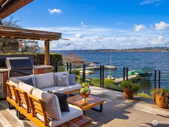 1621 10th Street W, Kirkland WA 98033