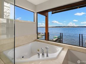 1621 10th Street W, Kirkland WA 98033