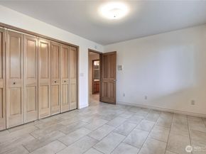 19749 53rd Avenue NE, Lake Forest Park WA 98155