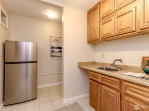 4444 44th Avenue SW 405, Seattle WA 98116