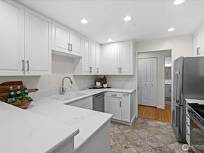 5225 50th Avenue NE 206, Seattle WA 98105