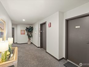 5225 50th Avenue NE 206, Seattle WA 98105