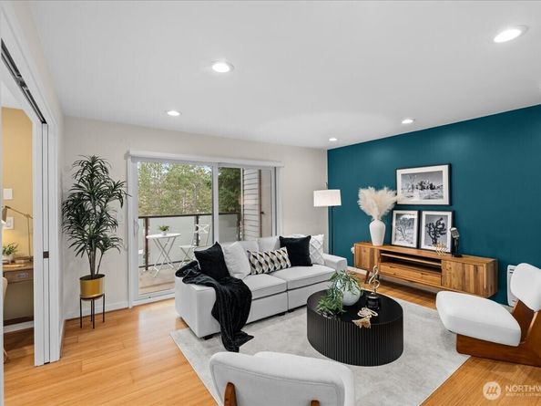 5225 50th Avenue NE 206, Seattle WA 98105