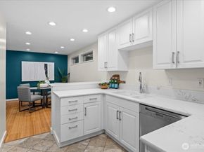 5225 50th Avenue NE 206, Seattle WA 98105