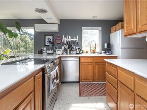 4258 Whitman Avenue N, Seattle WA 98103